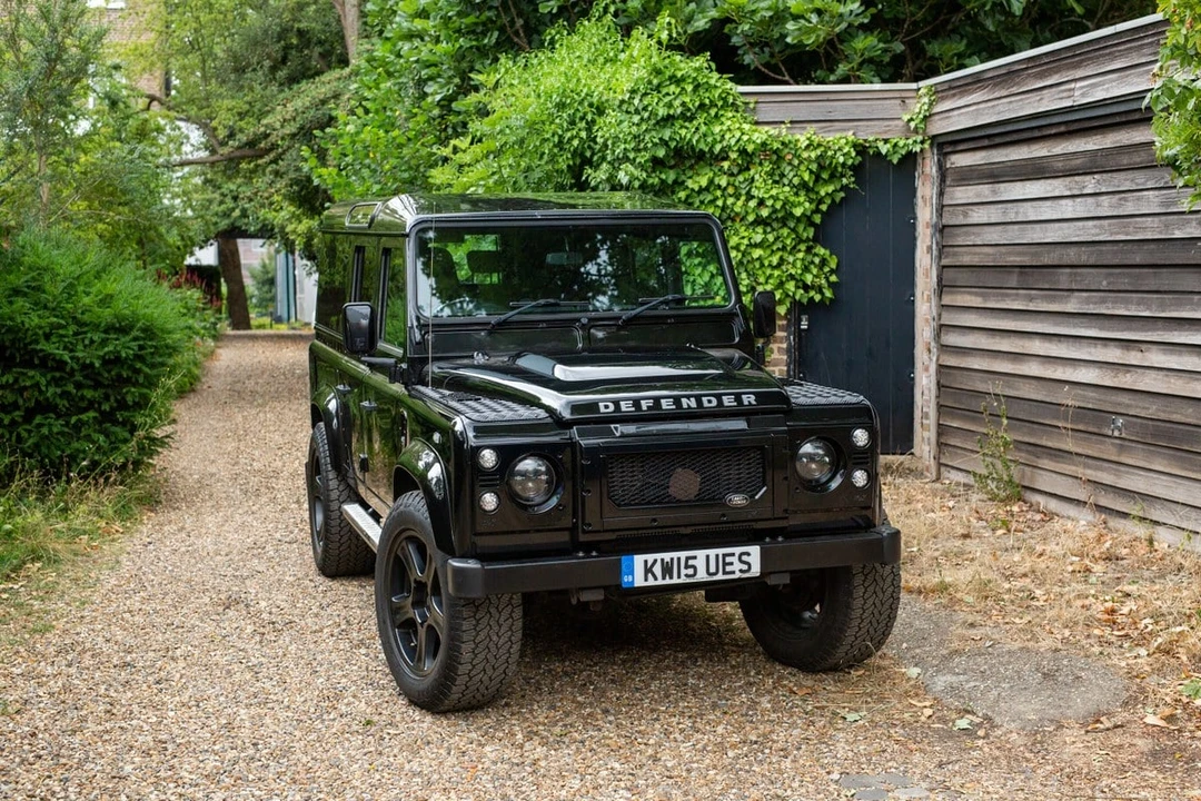 2015 Land Rover Defender 110 - Image 5 of 30