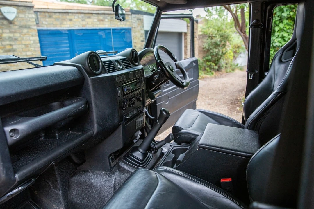 2015 Land Rover Defender 110 - Image 29 of 30