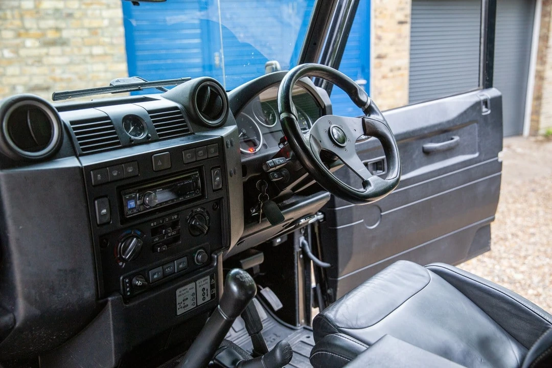 2015 Land Rover Defender 110 - Image 27 of 30