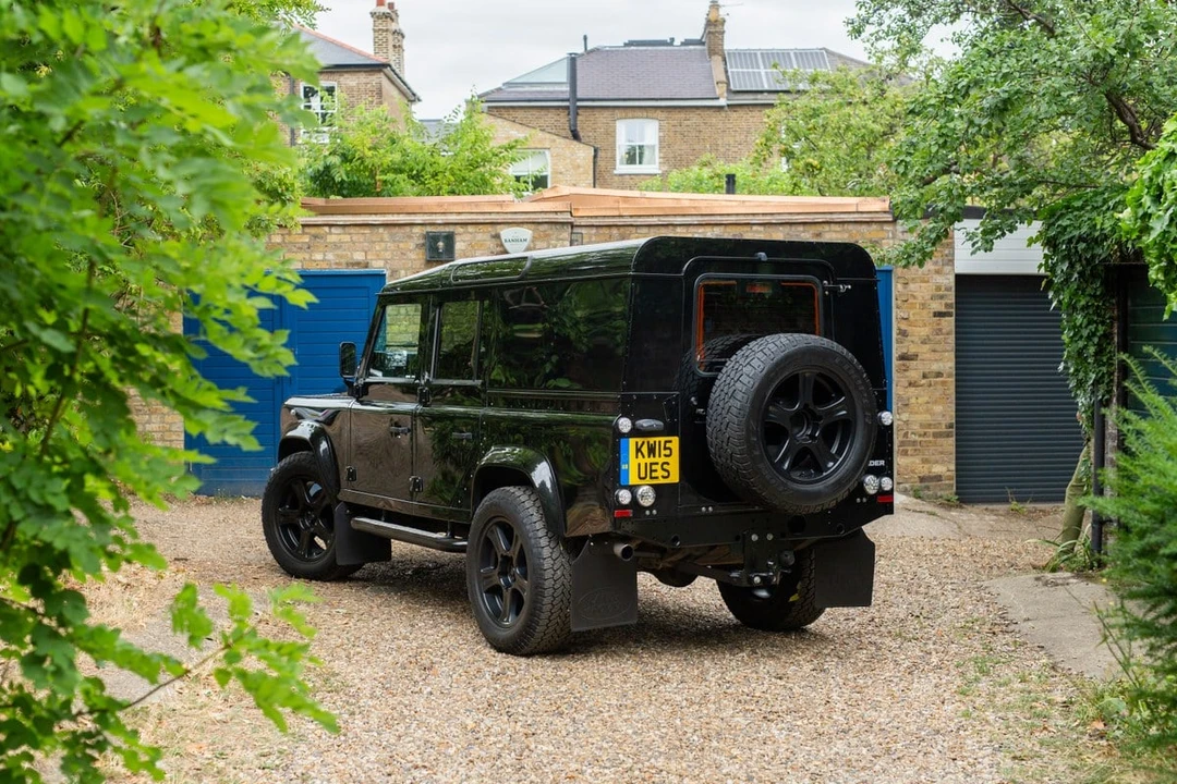 2015 Land Rover Defender 110 - Image 18 of 30