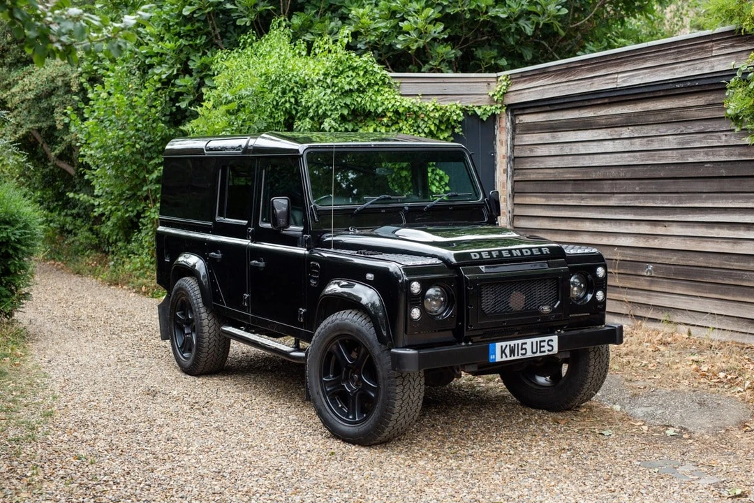 2015 Land Rover Defender 110 - Image 3 of 30