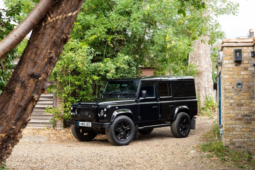 2015 Land Rover Defender 110 - Image 7 of 30