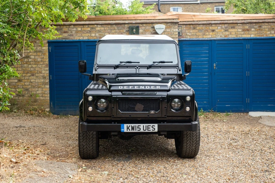 2015 Land Rover Defender 110 - Image 10 of 30