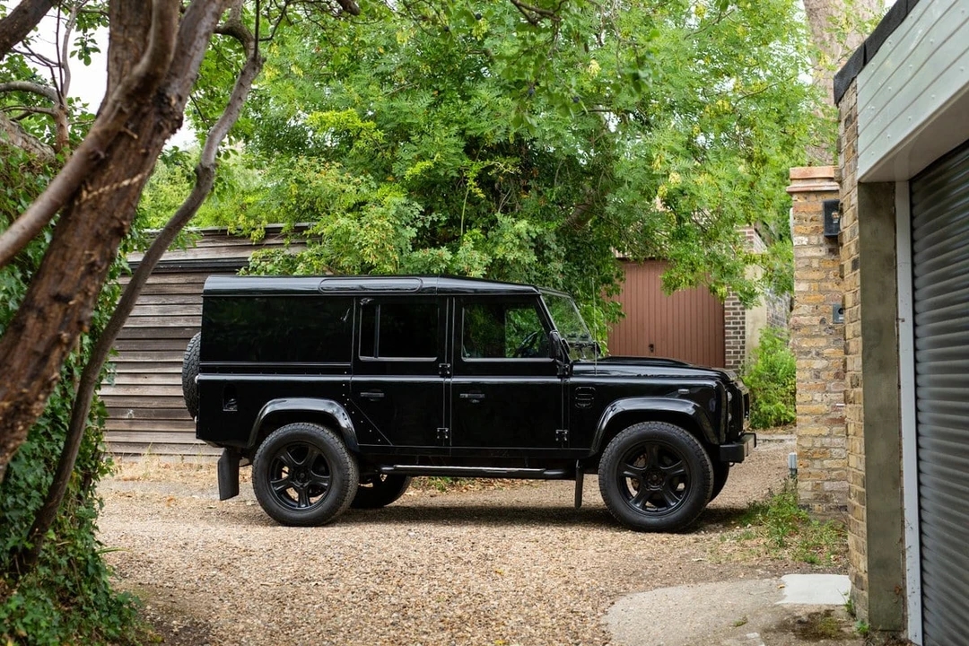 2015 Land Rover Defender 110 - Image 12 of 30