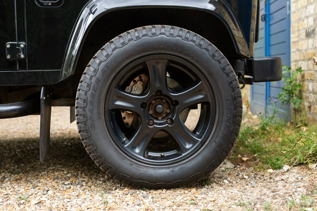 2015 Land Rover Defender 110 - Image 24 of 30