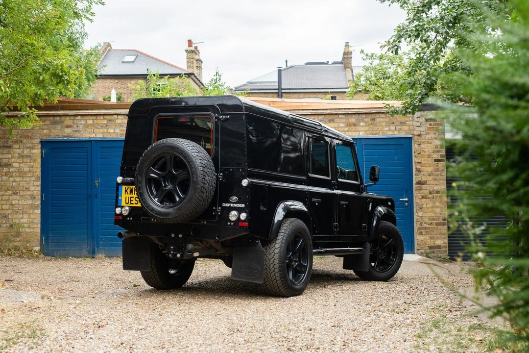 2015 Land Rover Defender 110 - Image 16 of 30