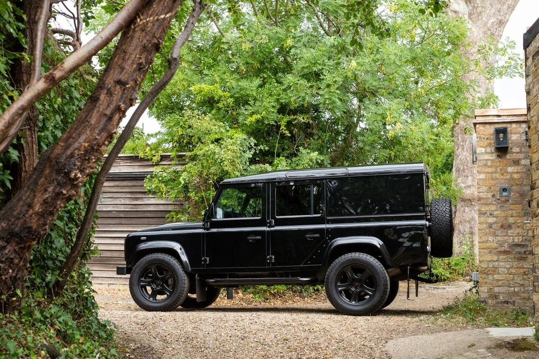 2015 Land Rover Defender 110 - Image 9 of 30