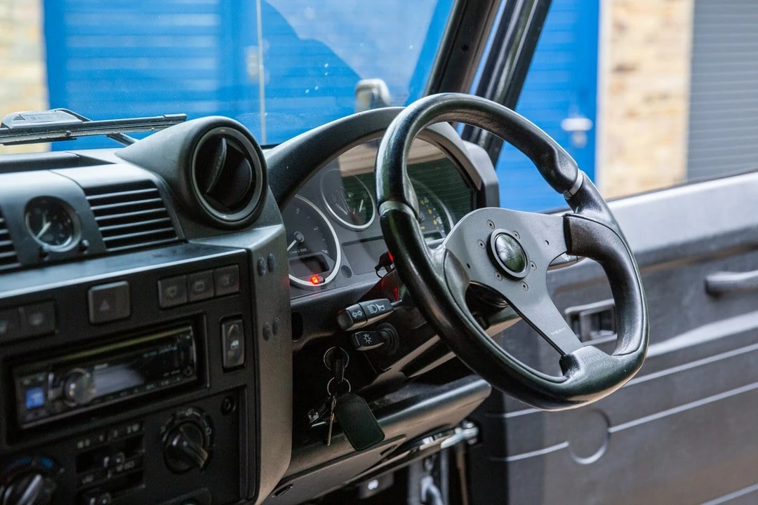 2015 Land Rover Defender 110 - Image 28 of 30