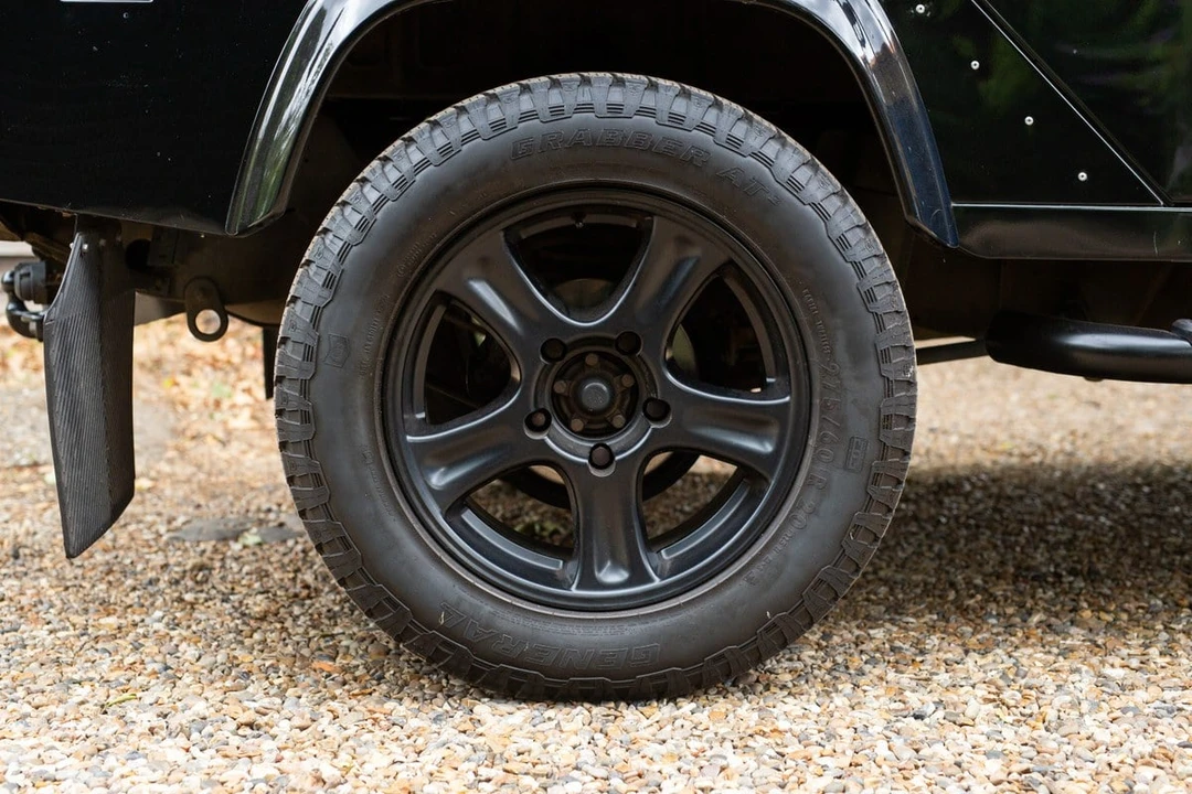 2015 Land Rover Defender 110 - Image 23 of 30