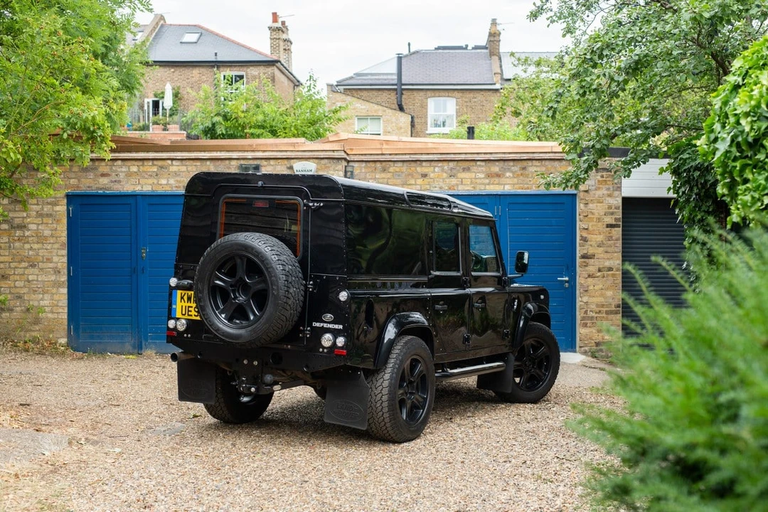 2015 Land Rover Defender 110 - Image 15 of 30