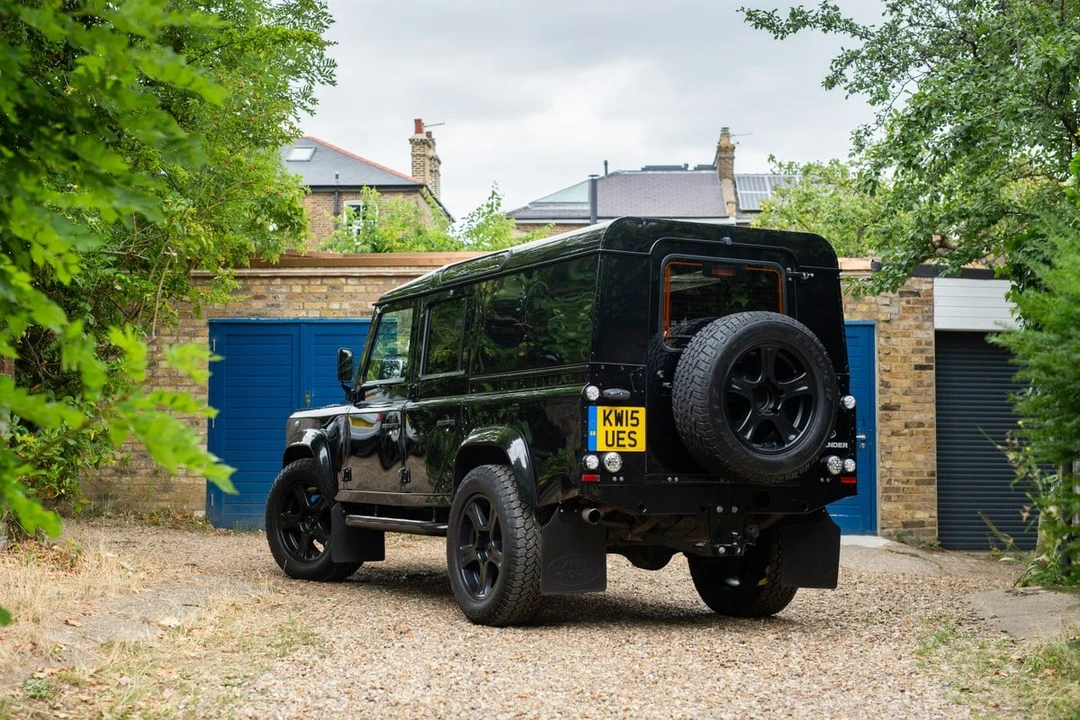 2015 Land Rover Defender 110 - Image 19 of 30