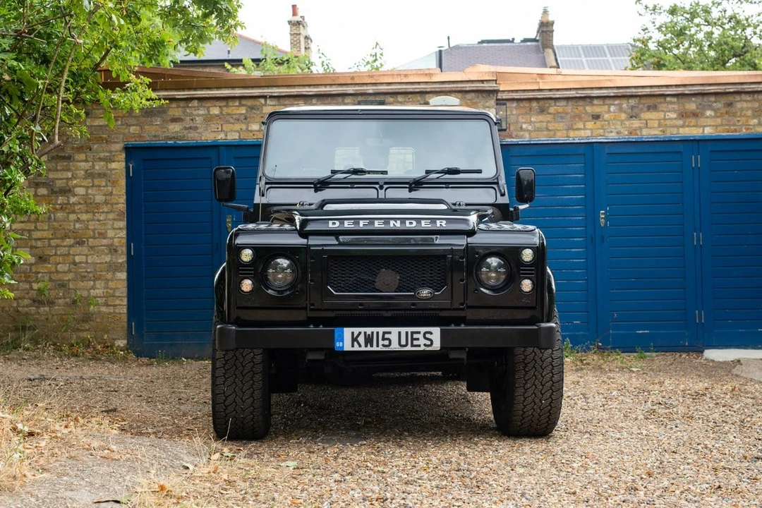 2015 Land Rover Defender 110 - Image 11 of 30