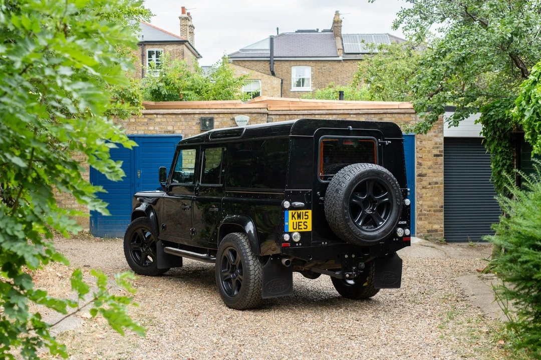 2015 Land Rover Defender 110 - Image 17 of 30