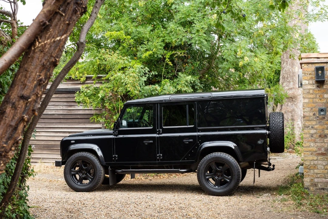2015 Land Rover Defender 110 - Image 8 of 30