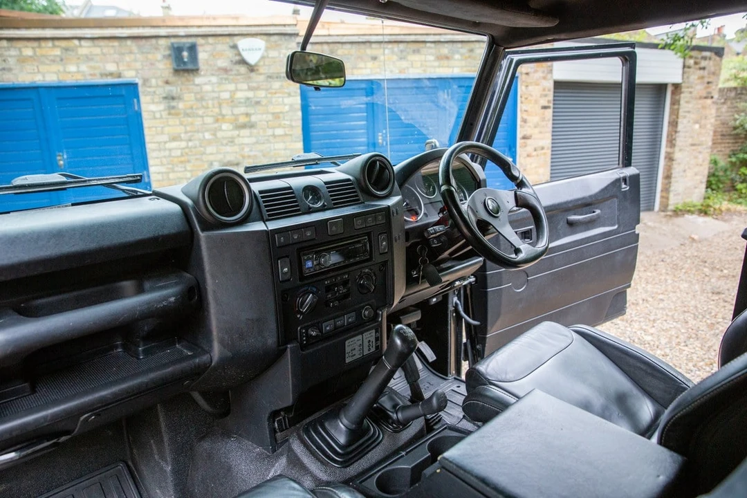 2015 Land Rover Defender 110 - Image 26 of 30