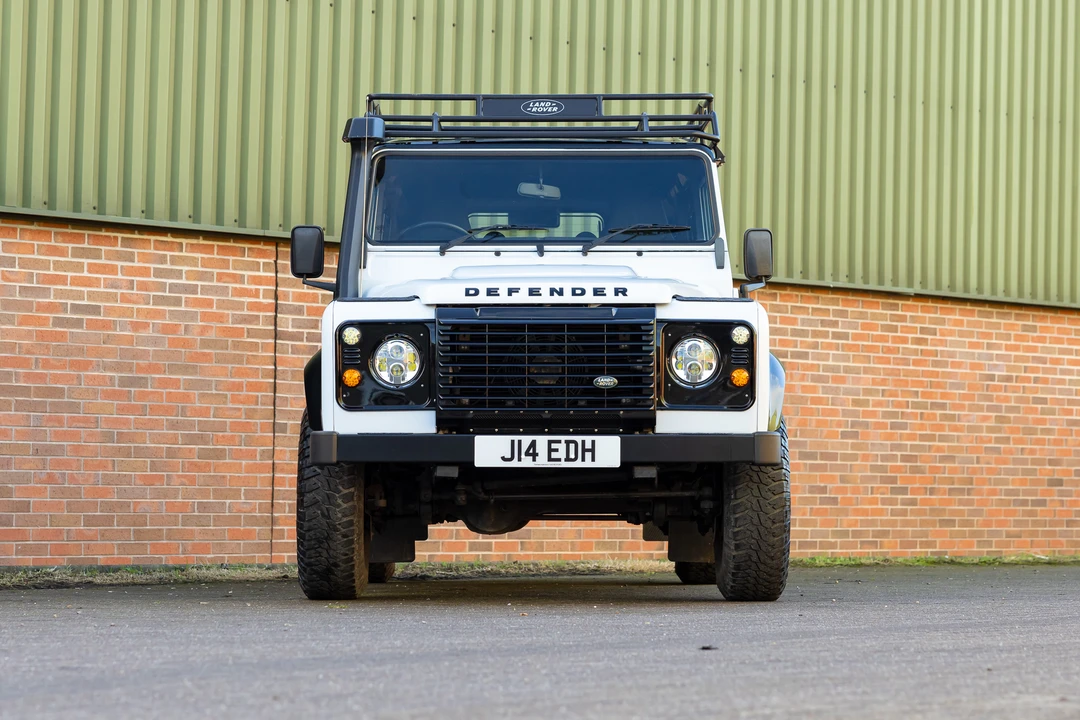 2015 Land Rover Defender 110 - Image 2 of 31