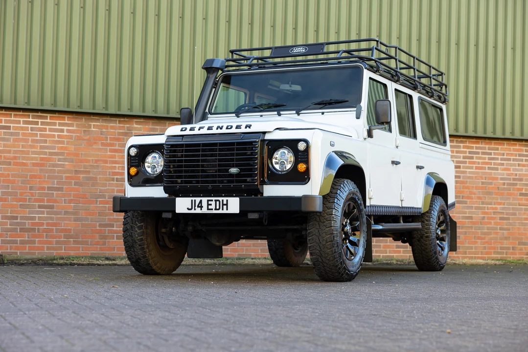 2015 Land Rover Defender 110 - Image 3 of 31