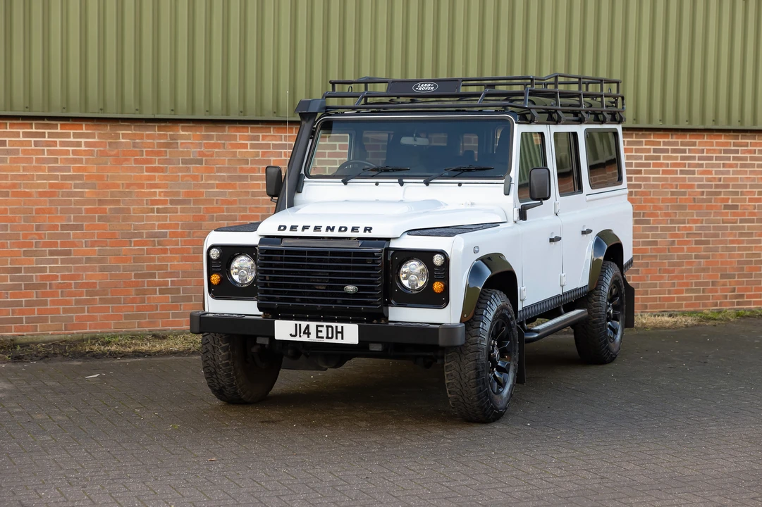 2015 Land Rover Defender 110 - Image 11 of 31