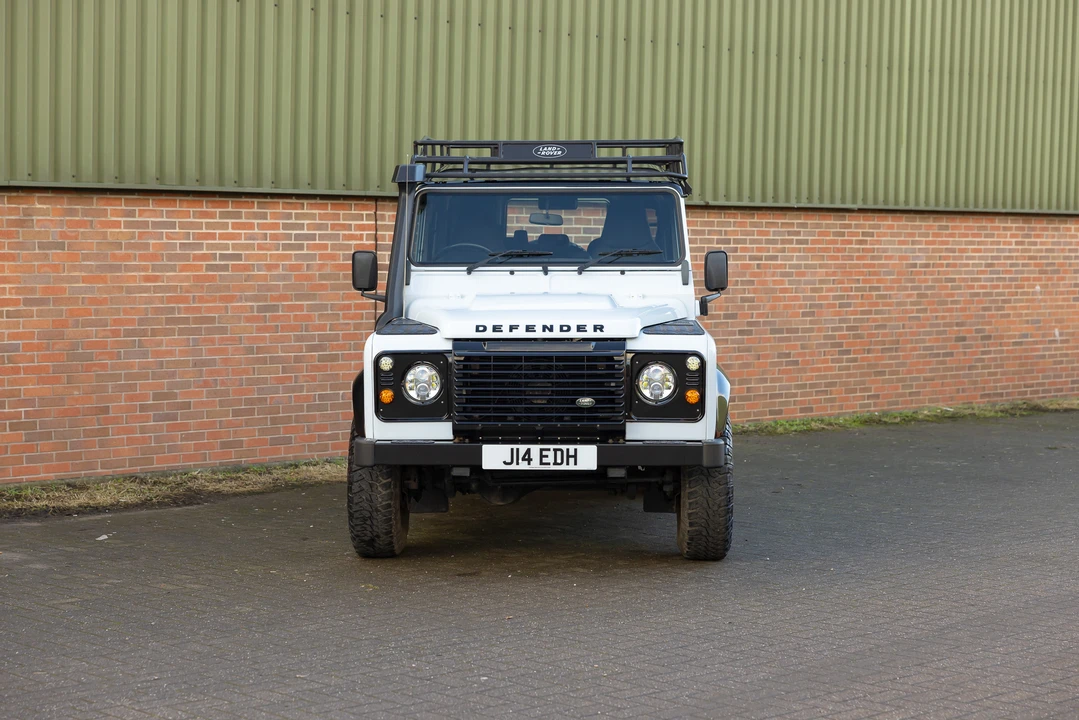 2015 Land Rover Defender 110 - Image 10 of 31