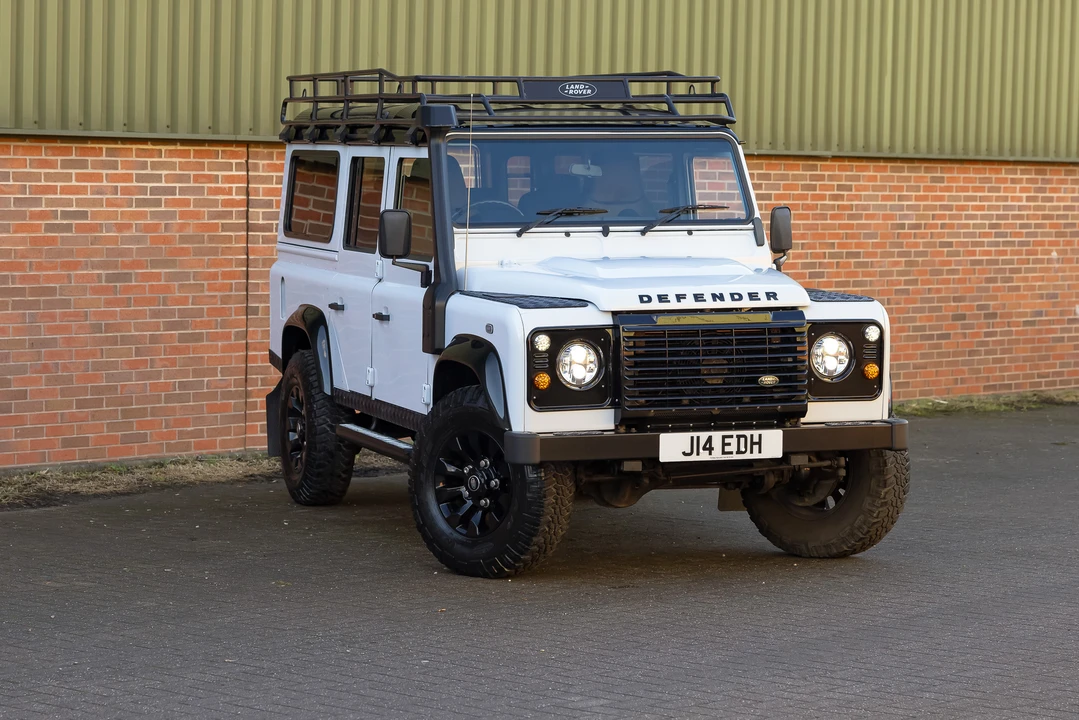 2015 Land Rover Defender 110 - Image 17 of 31