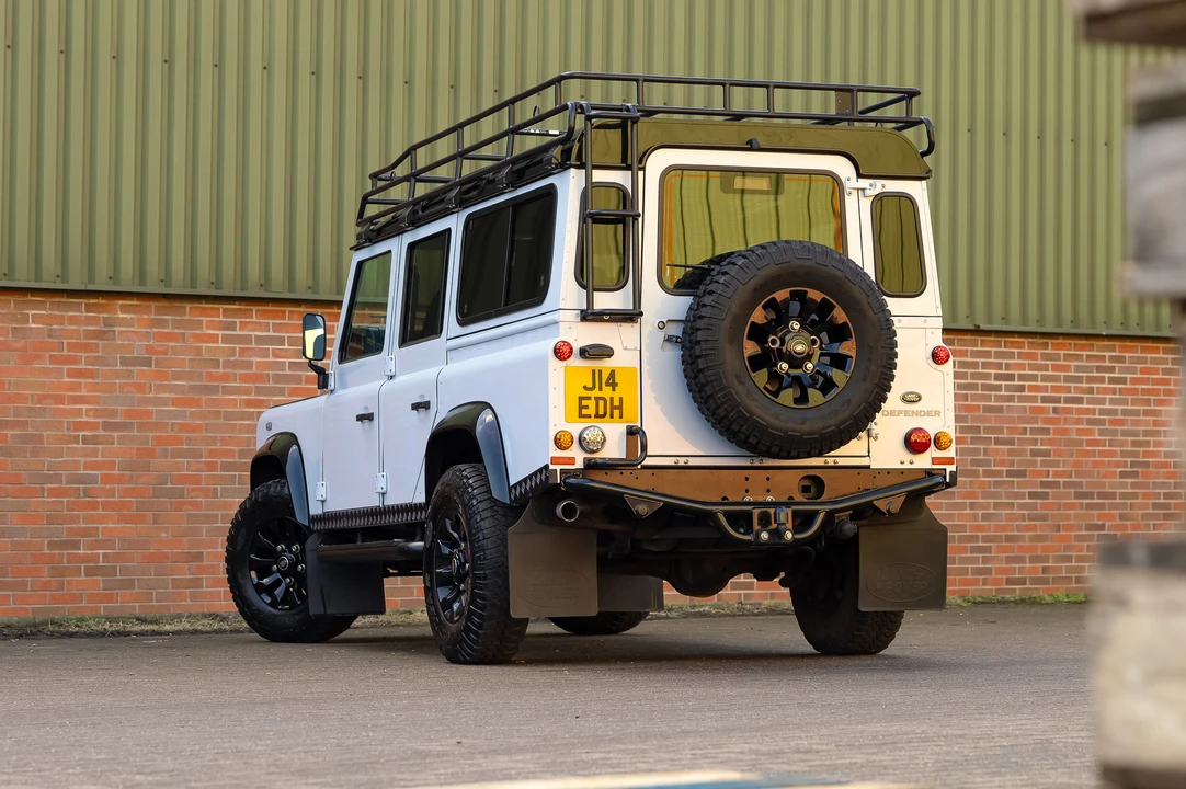 2015 Land Rover Defender 110 - Image 13 of 31