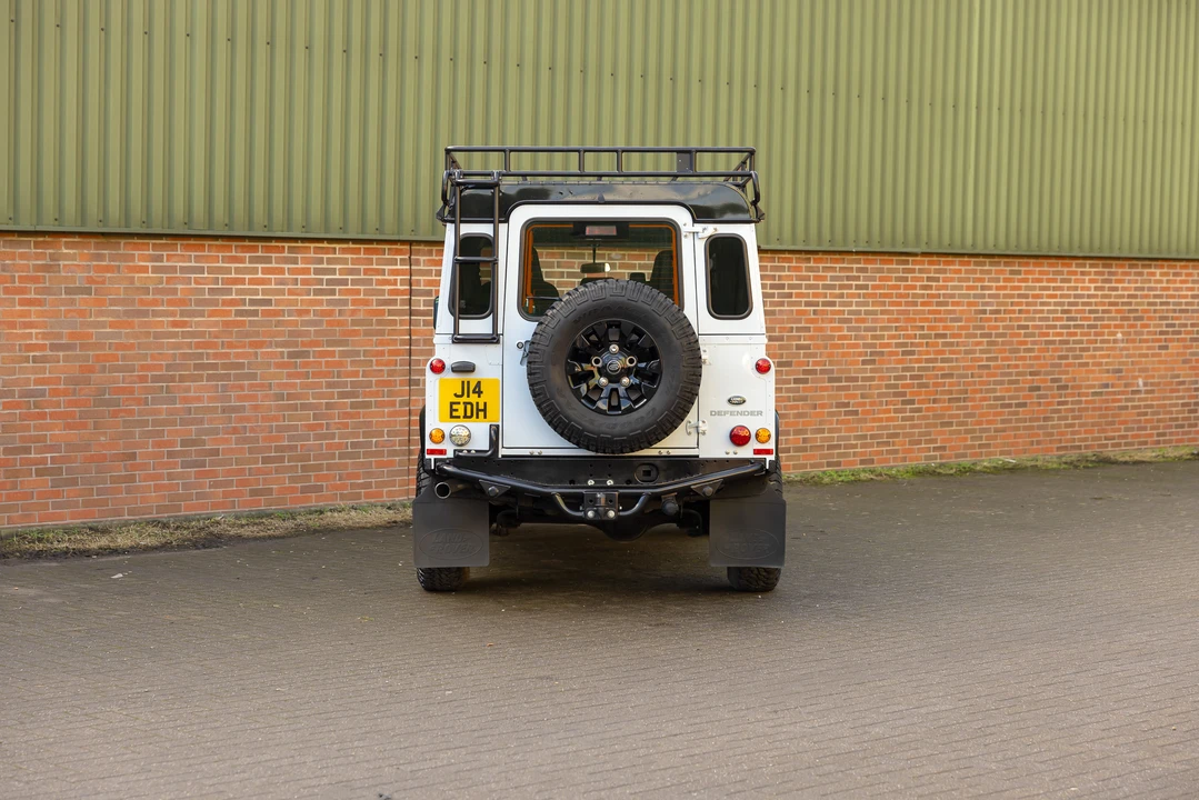 2015 Land Rover Defender 110 - Image 6 of 31