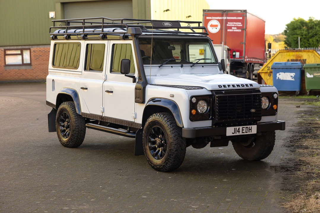 2015 Land Rover Defender 110 - Image 9 of 31