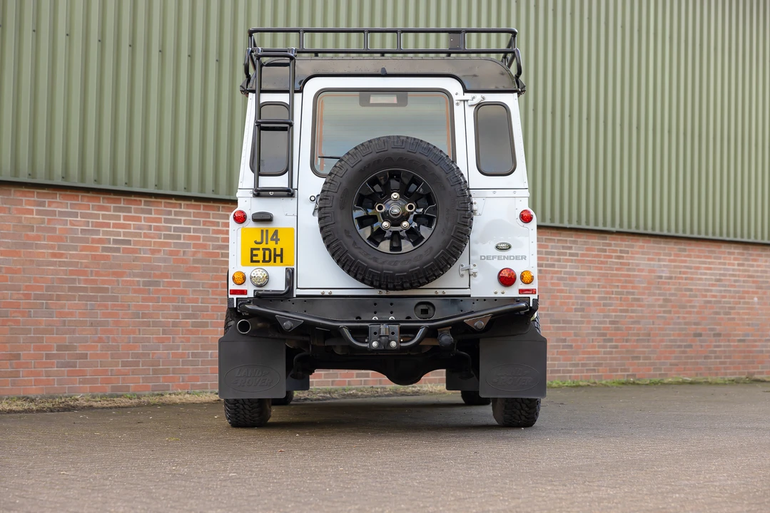 2015 Land Rover Defender 110 - Image 14 of 31