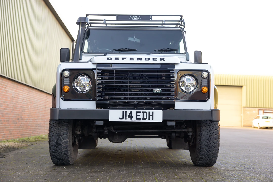 2015 Land Rover Defender 110 - Image 18 of 31