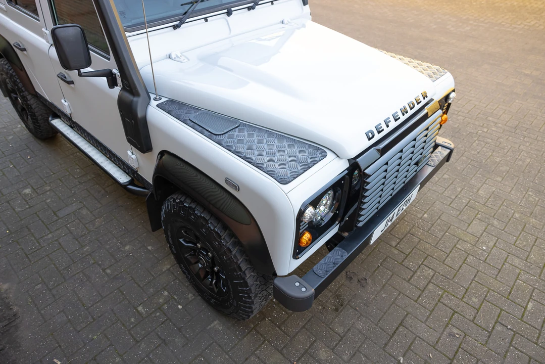 2015 Land Rover Defender 110 - Image 21 of 31