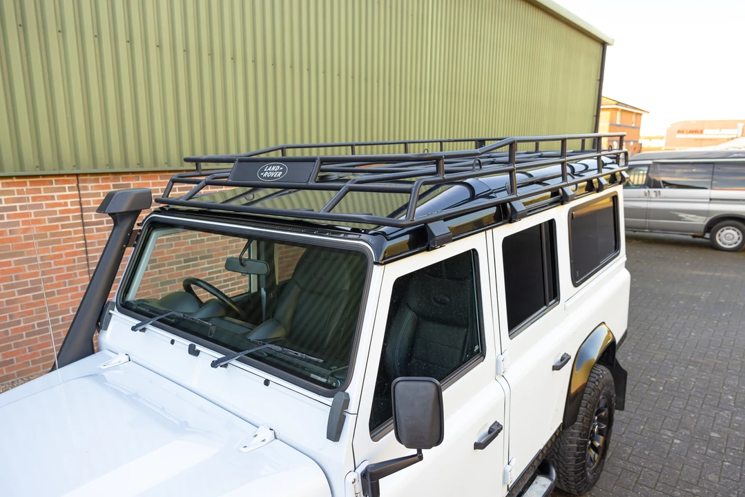 2015 Land Rover Defender 110 - Image 24 of 31