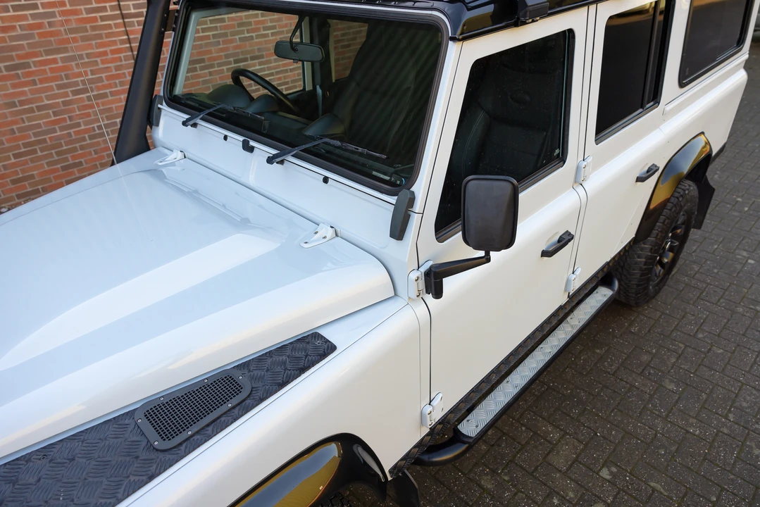2015 Land Rover Defender 110 - Image 25 of 31