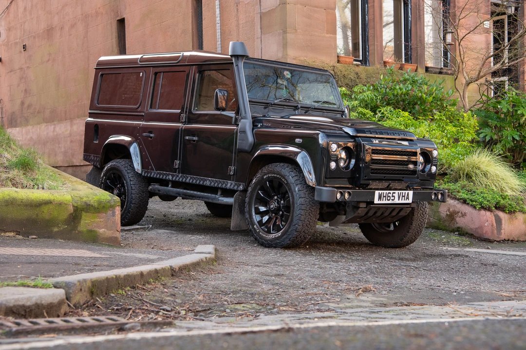 2015 Land Rover Defender 110 - Image 9 of 31