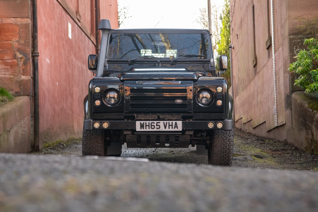 2015 Land Rover Defender 110 - Image 2 of 31