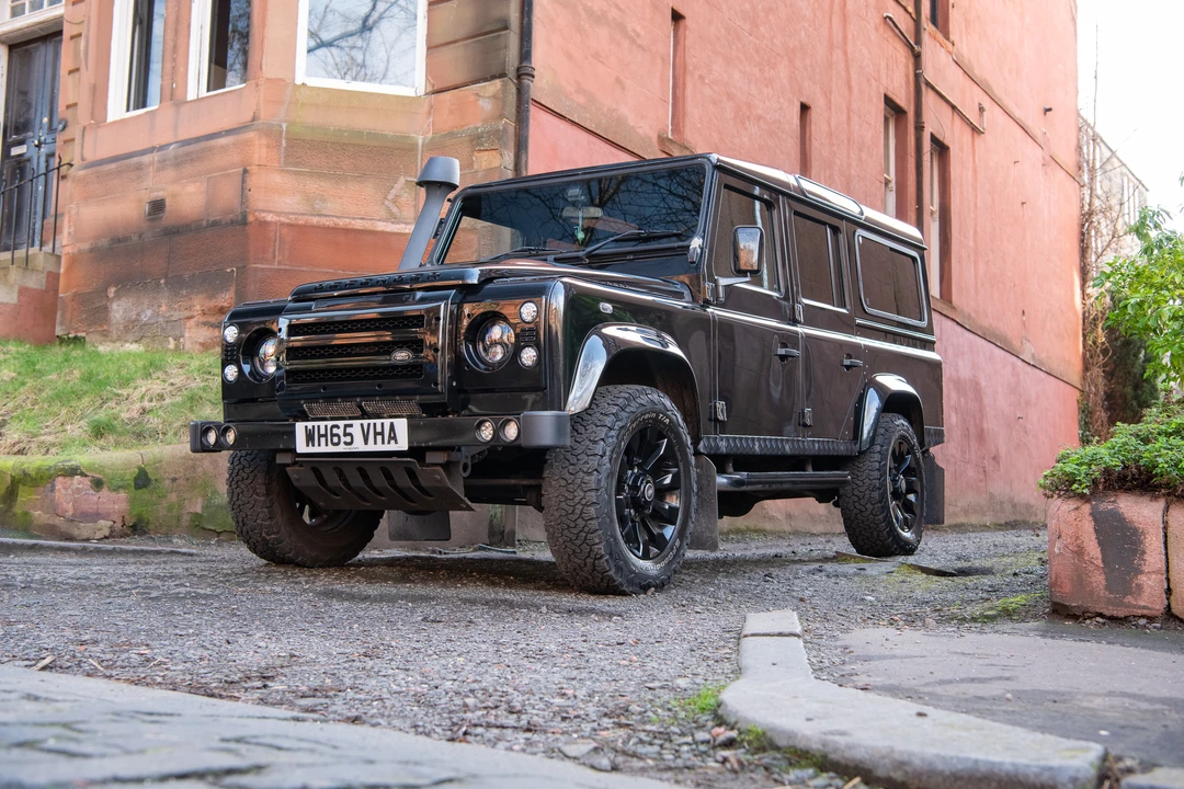 2015 Land Rover Defender 110 - Image 14 of 31