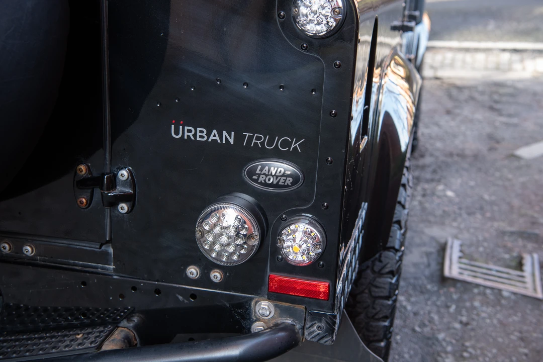 2015 Land Rover Defender 110 - Image 23 of 31