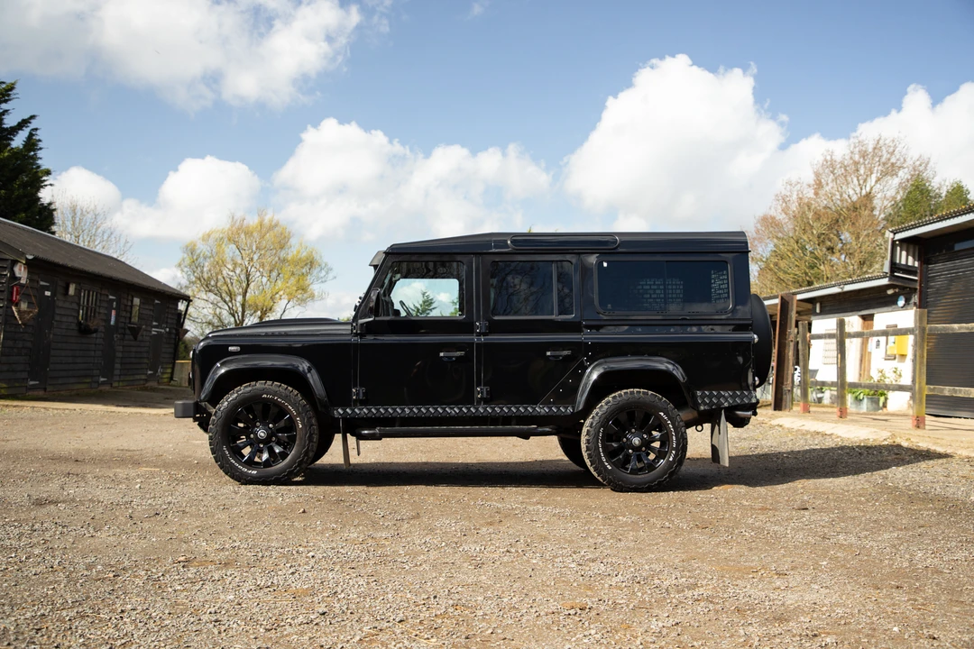 2015 Land Rover Defender 110 - Image 4 of 31