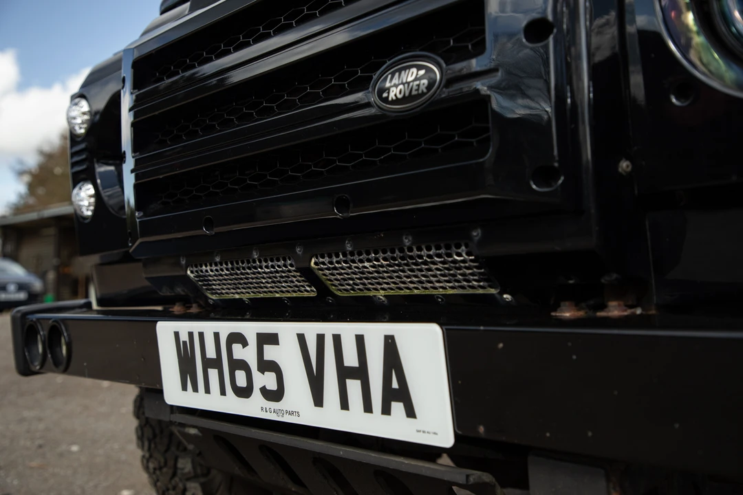 2015 Land Rover Defender 110 - Image 19 of 31