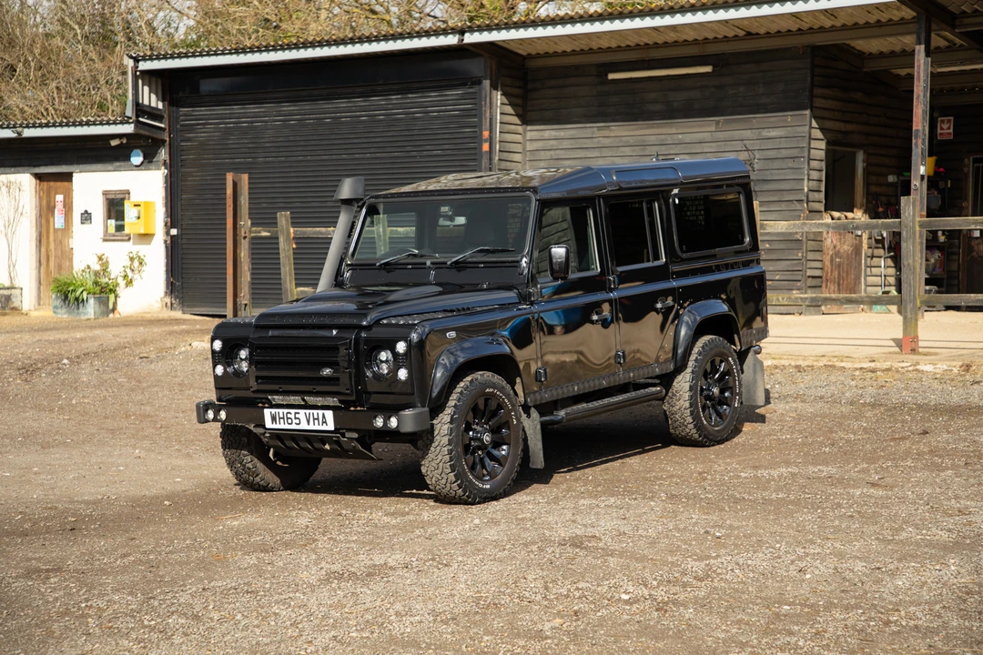 2015 Land Rover Defender 110 - Image 11 of 31
