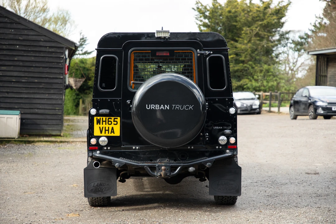 2015 Land Rover Defender 110 - Image 6 of 31
