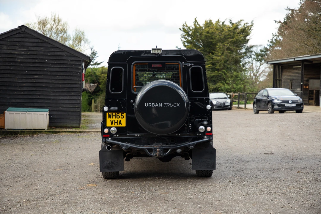 2015 Land Rover Defender 110 - Image 14 of 31