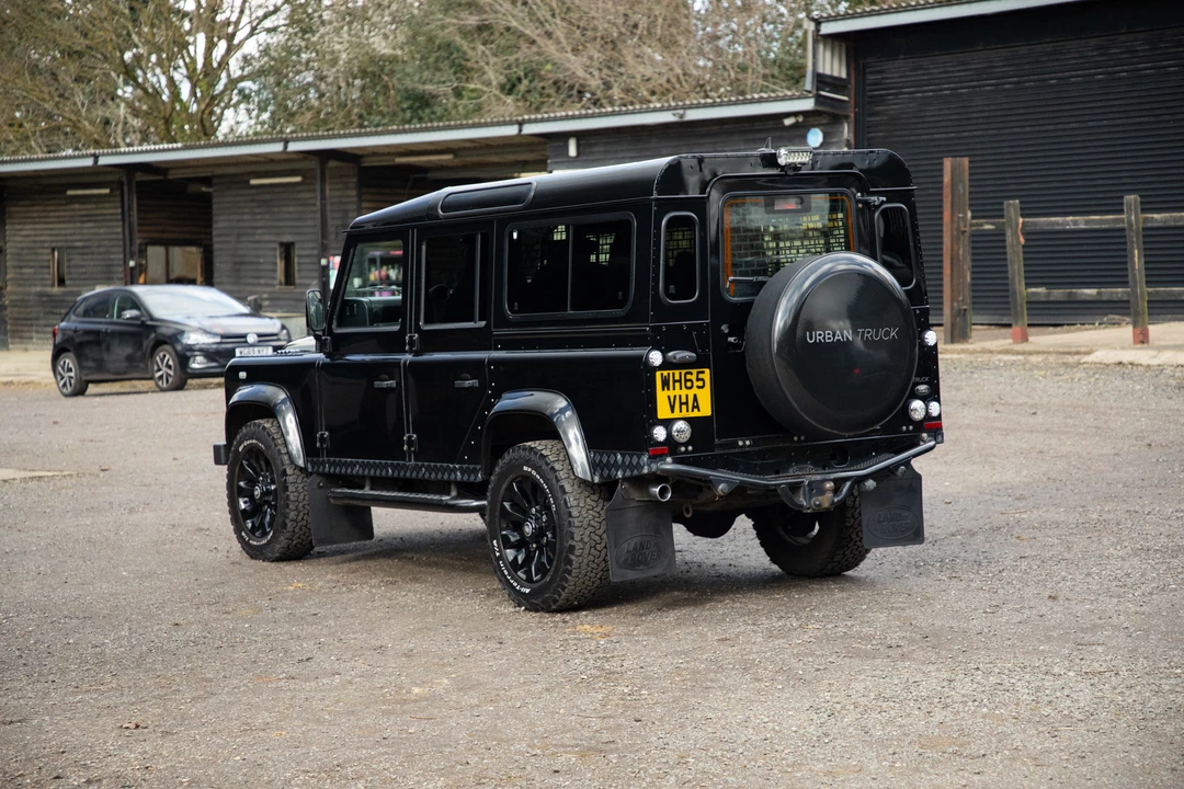 2015 Land Rover Defender 110 - Image 13 of 31