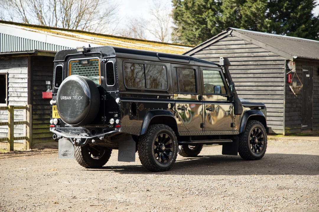 2015 Land Rover Defender 110 - Image 15 of 31