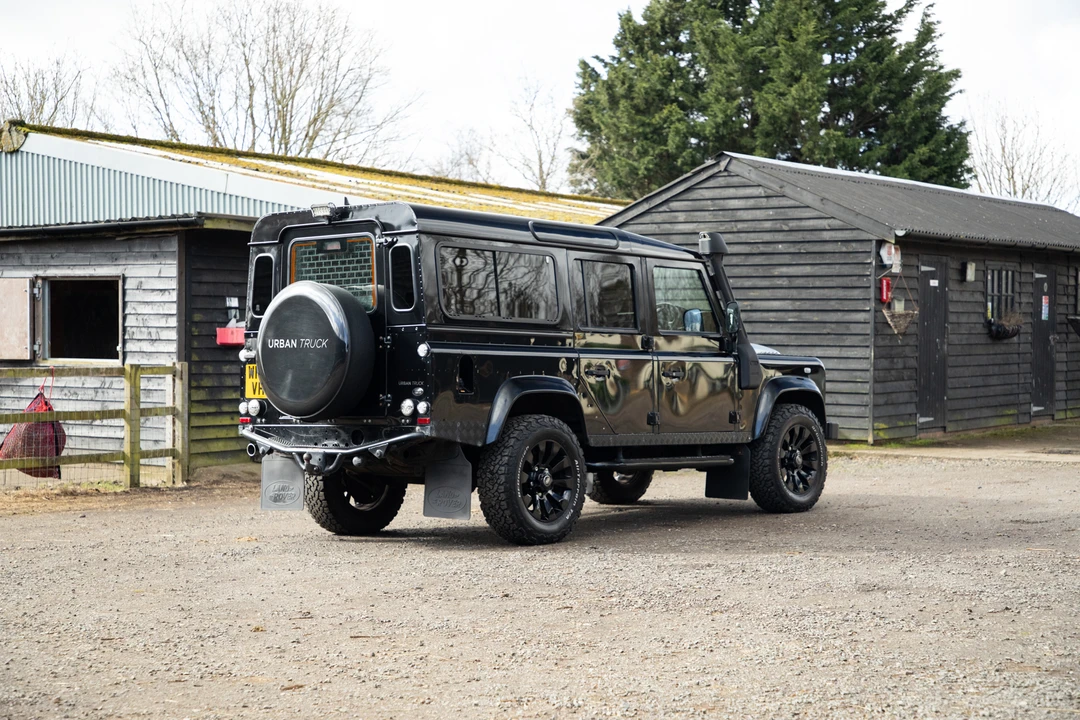 2015 Land Rover Defender 110 - Image 7 of 31