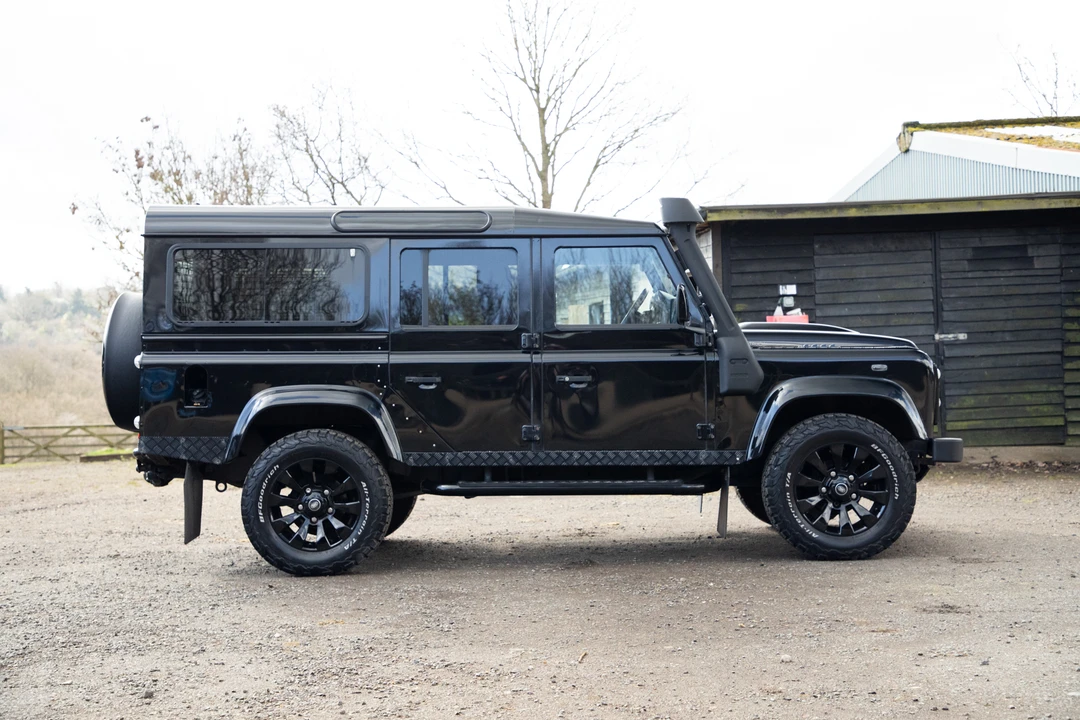2015 Land Rover Defender 110 - Image 16 of 31