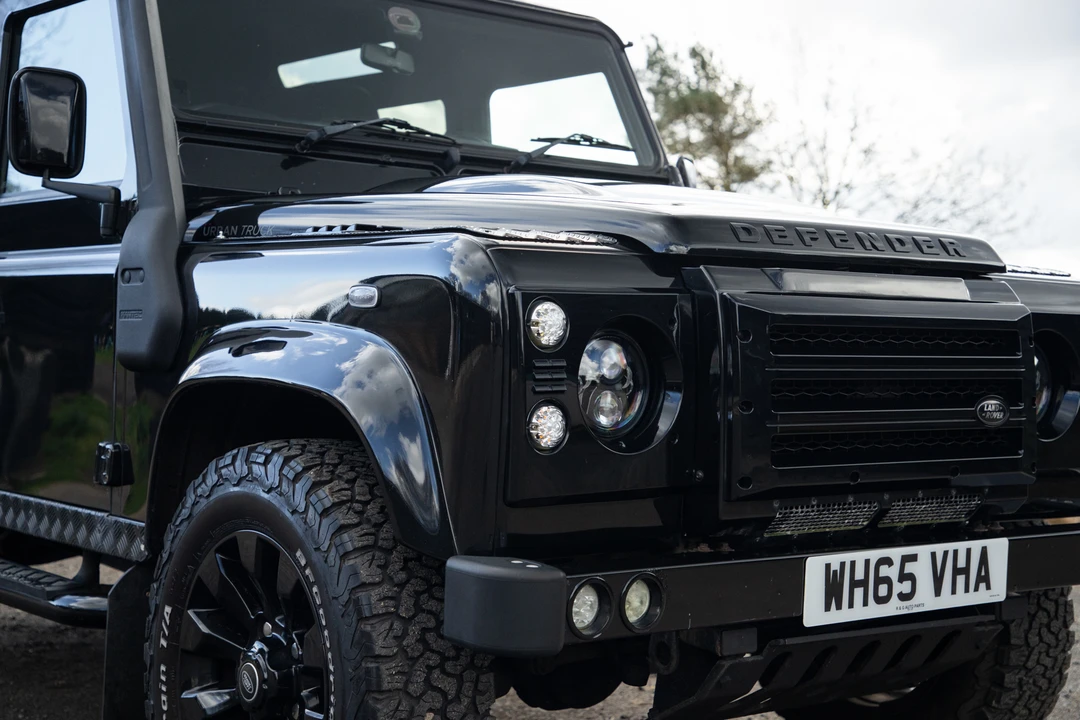2015 Land Rover Defender 110 - Image 18 of 31