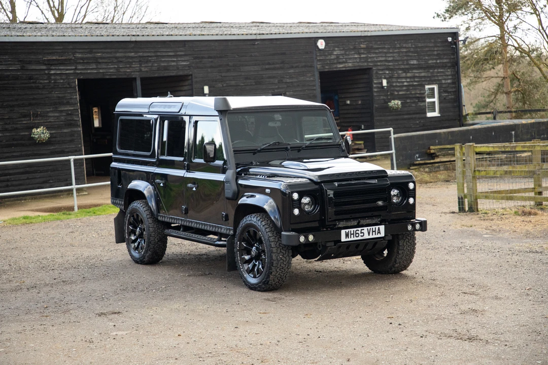 2015 Land Rover Defender 110 - Image 9 of 31