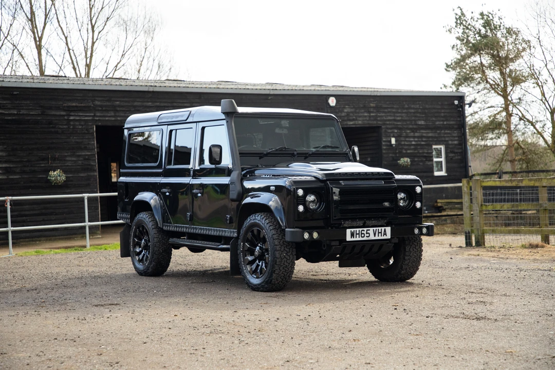 2015 Land Rover Defender 110 - Image 17 of 31