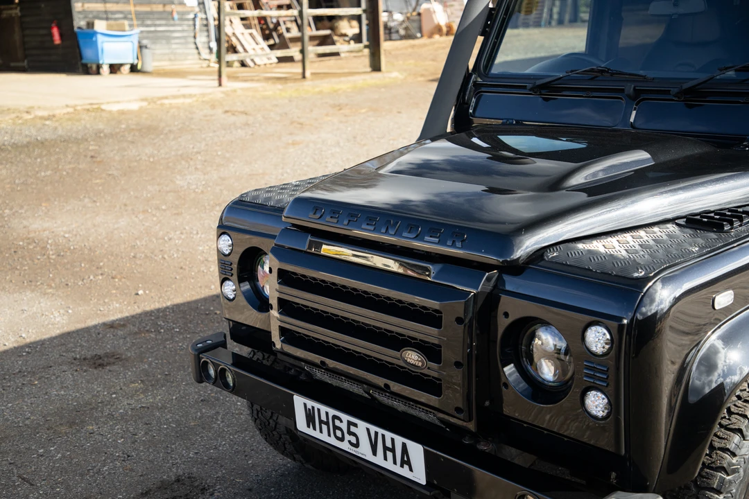 2015 Land Rover Defender 110 - Image 25 of 31