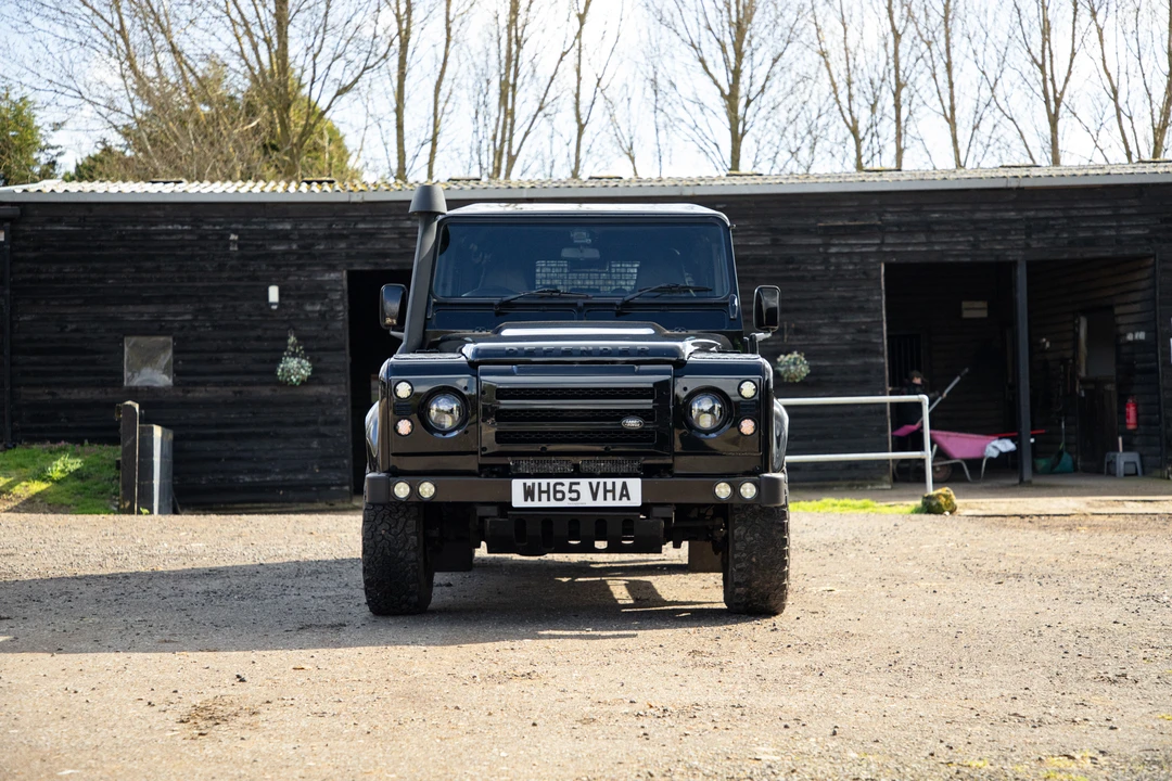 2015 Land Rover Defender 110 - Image 10 of 31